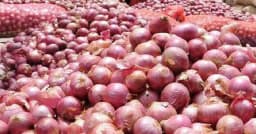 ঢাকায় পেঁয়াজের দাম কেজিতে ১২০ টাকায় পৌঁছেছে