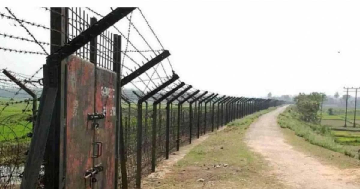 পাটগ্রাম সীমান্তে বিএসএফের সাউন্ড গ্রেনেড নিক্ষেপ