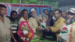 ফুলবাড়ীয়া ডিগ্রি কলেজের নবনির্বাচিত সভাপতি ডা: সাইফুলকে ফুলেল শুভেচ্ছা