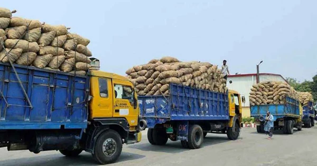 ১ হাজার ৭০১ টন আলু বাংলাবান্ধা স্থলবন্দর দিয়ে নেপালে গেল