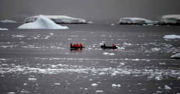 ভয়াবহ বিপর্যয়ের আশঙ্কা,অ্যান্টার্কটিকায় ৬০ দিনে গলে গেল অর্ধেক বরফ