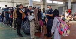 নিজ দেশে ভ্রমণ করলে আশ্রয় মর্যাদা বাতিল করবে গ্রিস