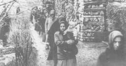 যে গ্রামে শত শত পুরুষকে হত্যা করেছিল তাদের স্ত্রীরা