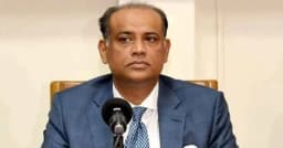 সাবেক মন্ত্রীর চেকে কোটি টাকার লেনদেন, কর্মকর্তা আটক