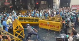 মাদ্রাসা শিক্ষকদের সঙ্গে পুলিশের সংঘর্ষ, আহত ১৫