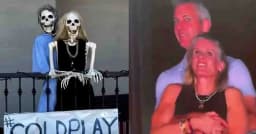 হ্যালোইনে ফিরে এলো কোল্ডপ্লের সেই ভাইরাল দৃশ্য!