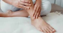 পায়ে ঝিঁঝি ধরছে, জেনে নিন কারণ ও প্রতিকার