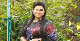 নিজের খ্যাতিটাও মাঝে মাঝে গলার কাঁটা মনে হয়: মমতাজ