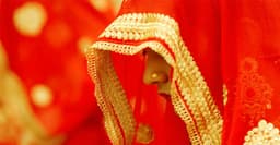 বিয়ের ৪ মাসেই নববধূর সন্তান প্রসব!