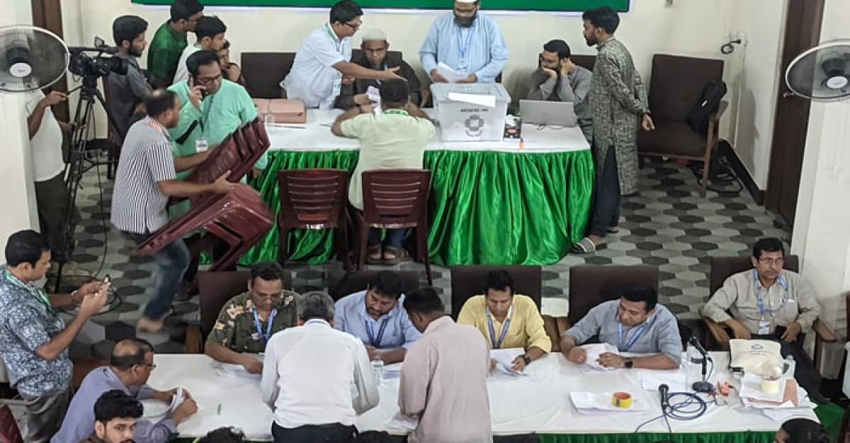 জাকসু নির্বাচনের ভোট গণনার কার্যক্রম শুরু