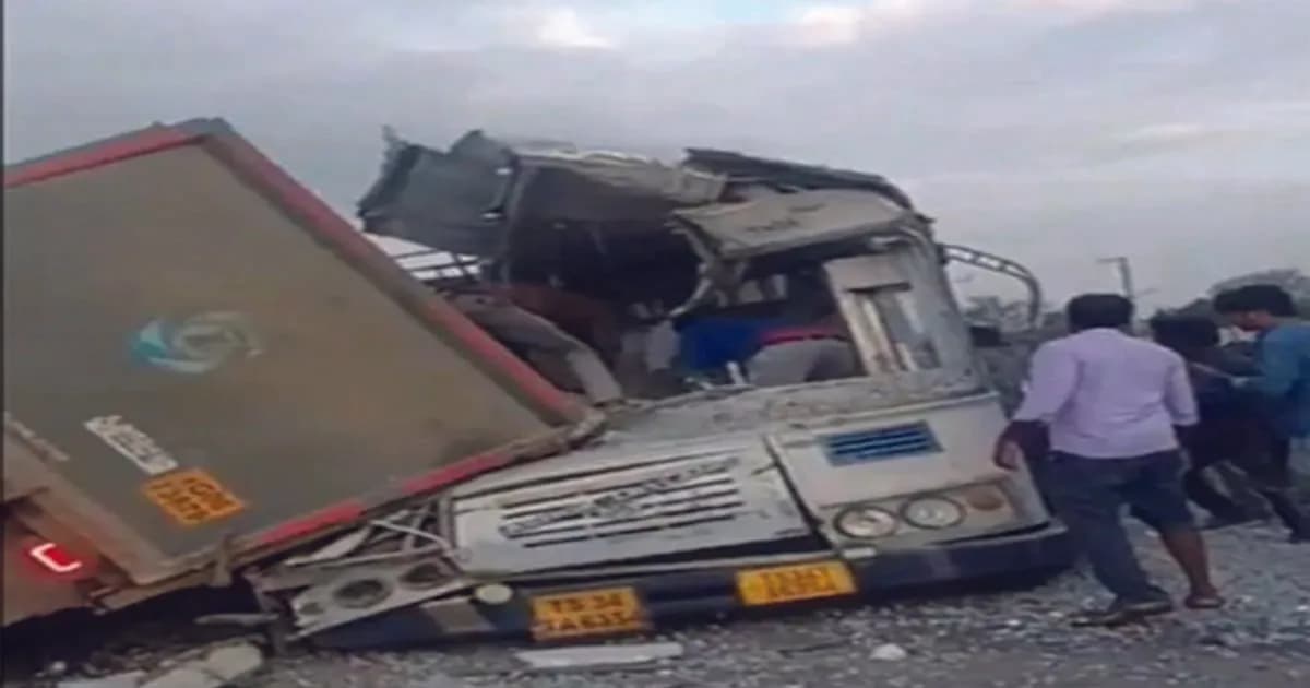 ভারতে বাস-ট্রাক মুখোমুখি সংঘর্ষে নিহত ১৯