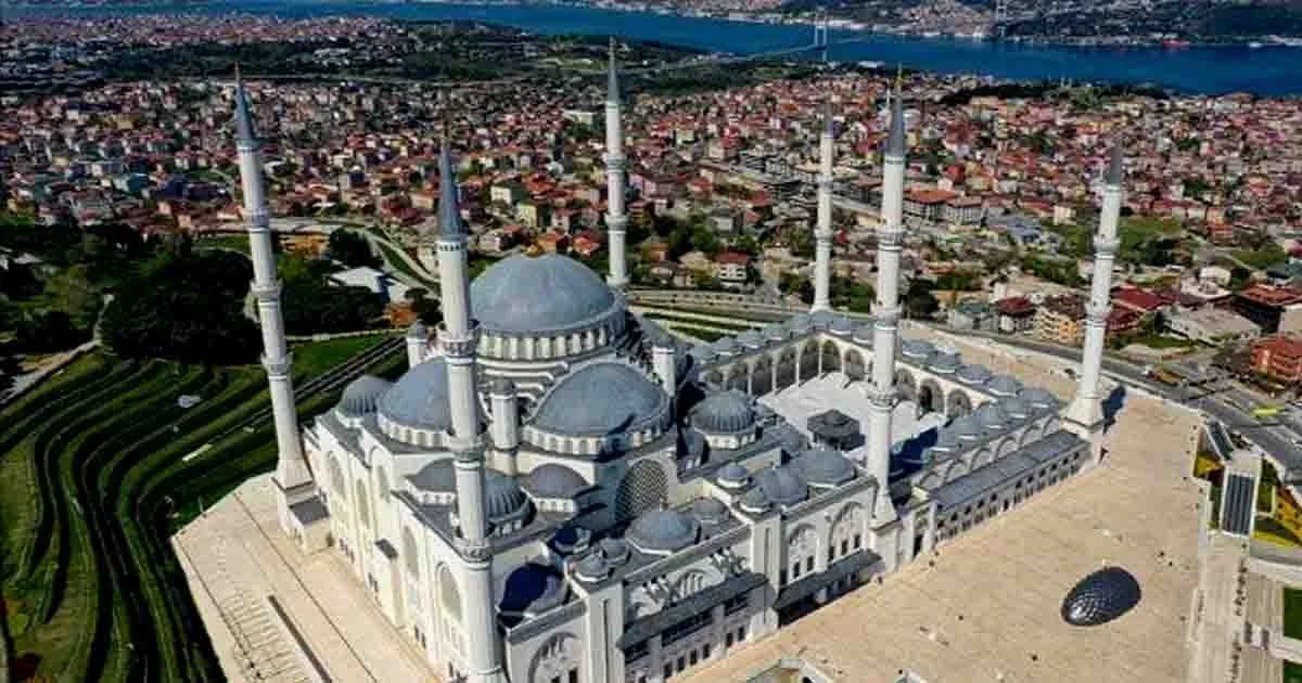 তুরস্কে ৬৩ হাজার মুসল্লি একসঙ্গে নামাজ পড়েন যে মসজিদে