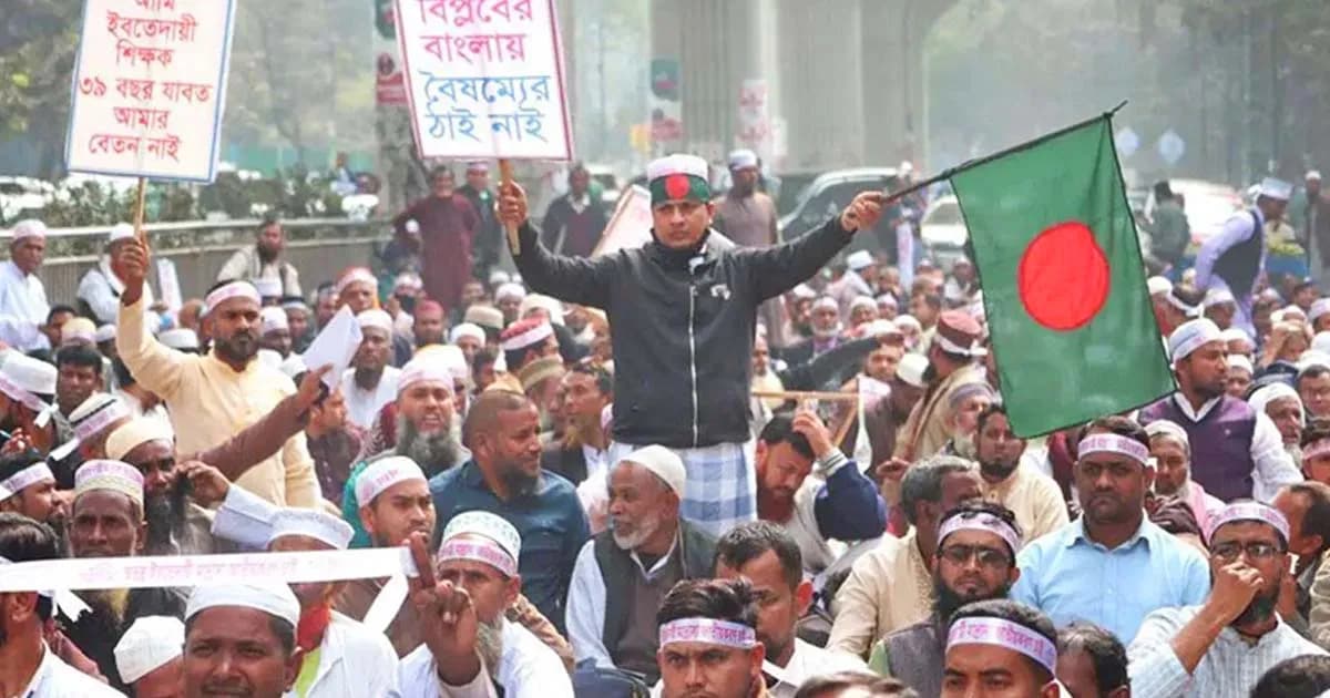 যমুনা অভিমুখে লং মার্চের ঘোষণা শিক্ষকদের