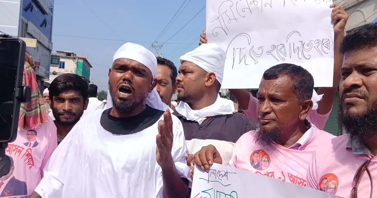 প্রার্থিতা স্থগিতের প্রতিবাদে শিবচরে বিএনপির সড়ক অবরোধ