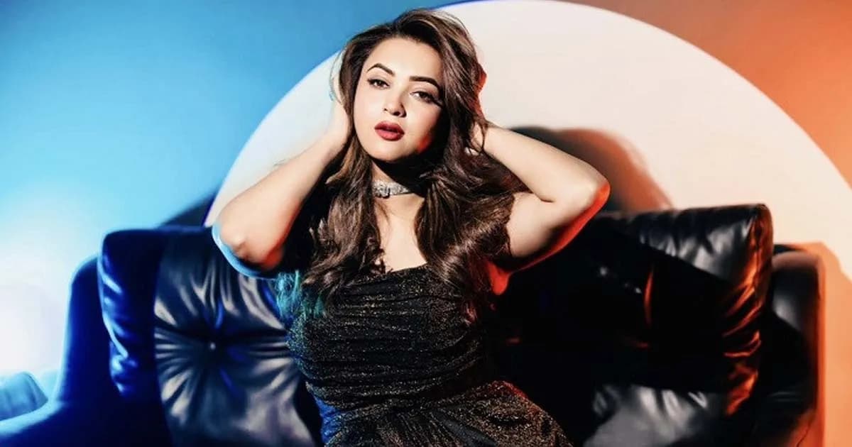 কৌশানিকে মেকআপ ছাড়া দেখতে চাইলেন পরিচালক!