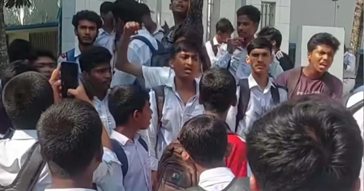 স্কুলে জামায়াতের প্রচারণা, প্রধান শিক্ষকের অপসারণ দাবি শিক্ষার্থীদের