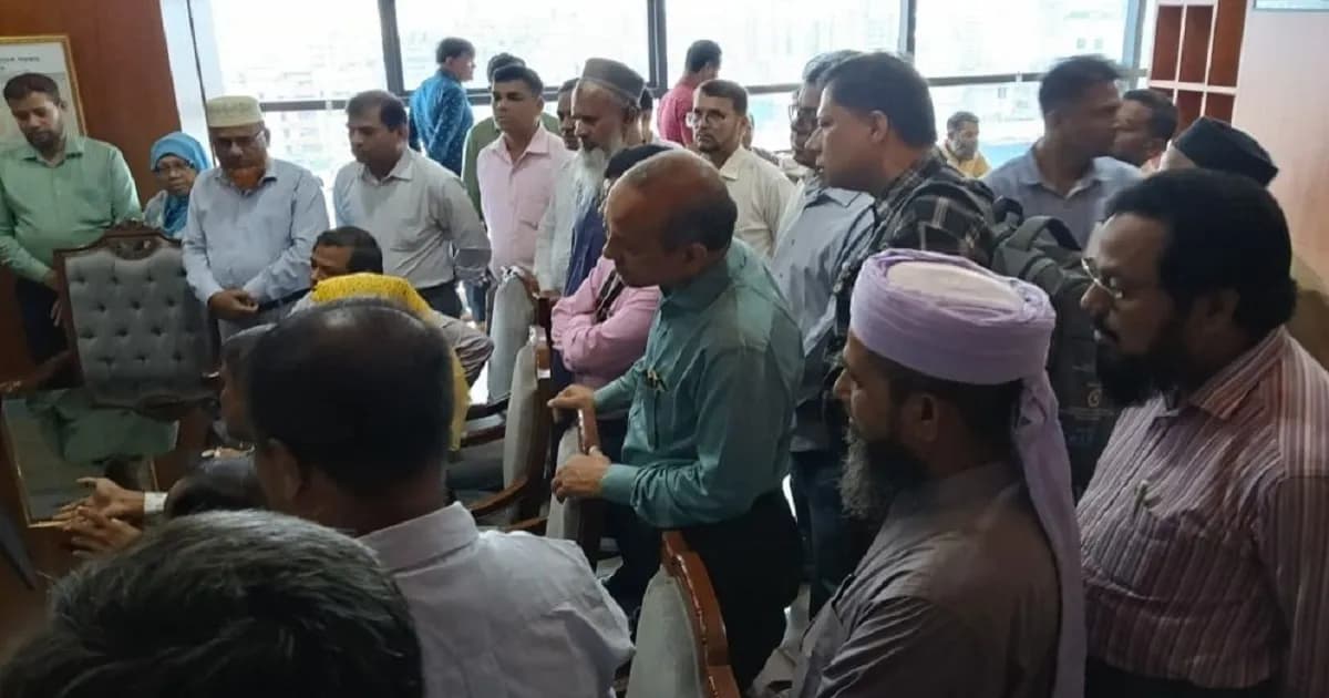 পদোন্নতির দাবিতে জনপ্রশাসন মন্ত্রণালয়ে কর্মকর্তারা