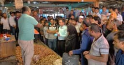 হিলিতে পেঁয়াজের মূল্য কারসাজি, ৫ দোকানে জরিমানা