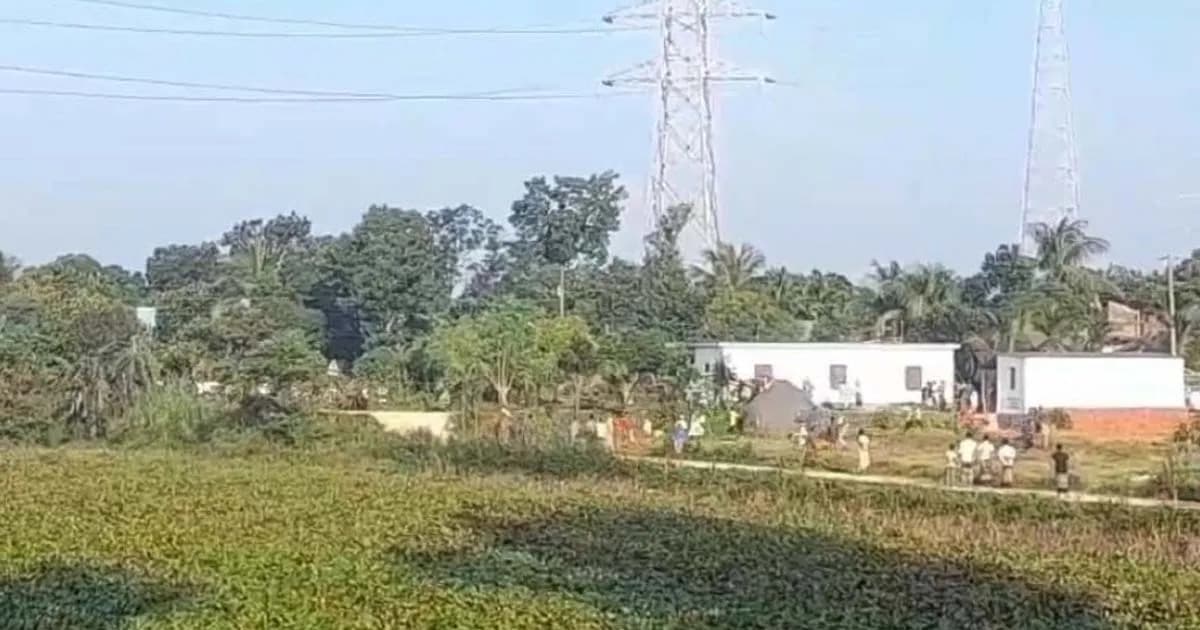 মাইকে ঘোষণা দিয়ে দুপক্ষের টেঁটাযুদ্ধ