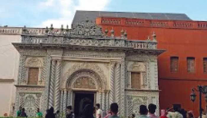 পর্যটকদের পদচারণায় মুখর সোনারগাঁও জাদুঘর