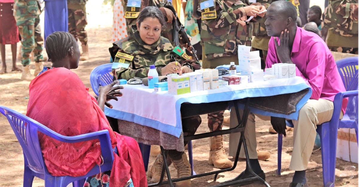 দক্ষিণ সুদানে নারী শান্তিরক্ষীদের পক্ষ থেকে শিক্ষা উপকরণ ও ওষুধ বিতরণ