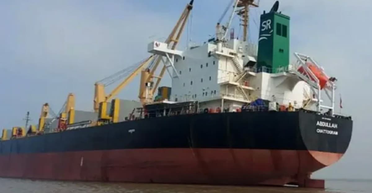 হাত বদল হয়ে বাংলাদেশি জাহাজের দায়িত্বে নতুন দস্যুদল, হাতে ভারী অস্ত্র