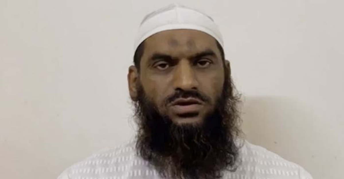 হেফাজত নেতা মামুনুল হক ডিবি কার্যালয়ে